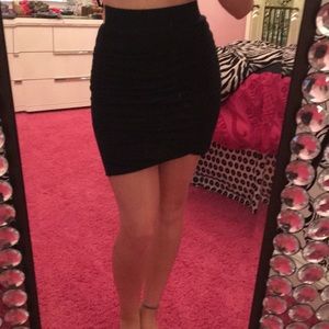 Stretchy black Tobi skirt